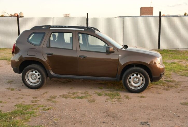 Duster frente lateral derecho sol Duster frente lateral derecho sol